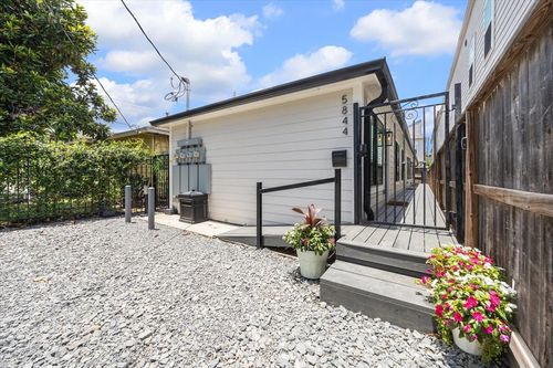 5844 Darling St, Houston, TX, 77007-1058 | Card Image