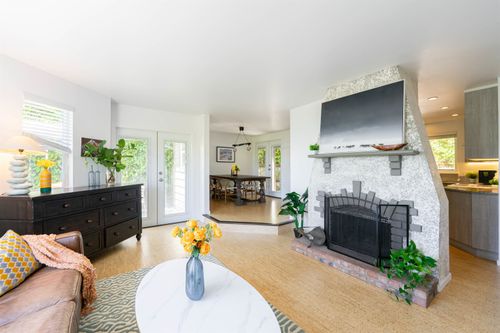 3341 Marine Dr, West Vancouver, BC, V7V1M8 | Card Image