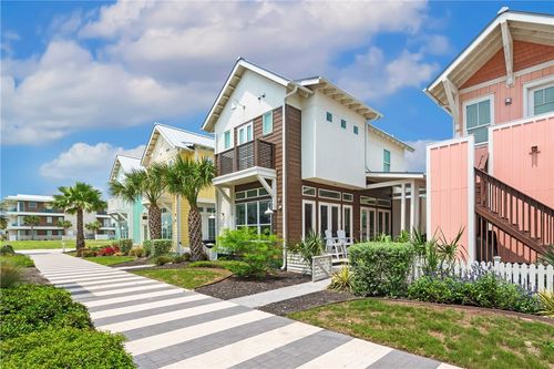 15-600 Center Sq N, Port Aransas, TX, 78373-1739 | Card Image