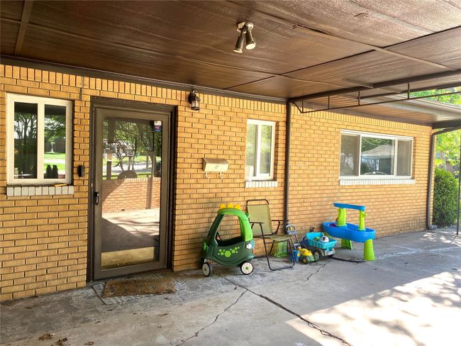302 Meadow Dr, House other with 2 bedrooms, 1 bathrooms and null parking in Gainesville TX | Image 24