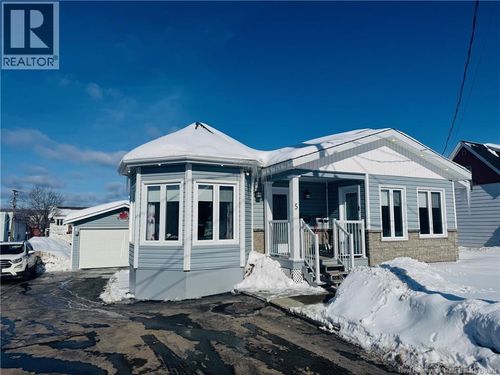 5 Wellington St, Campbellton, NB, E3N1G1 | Card Image