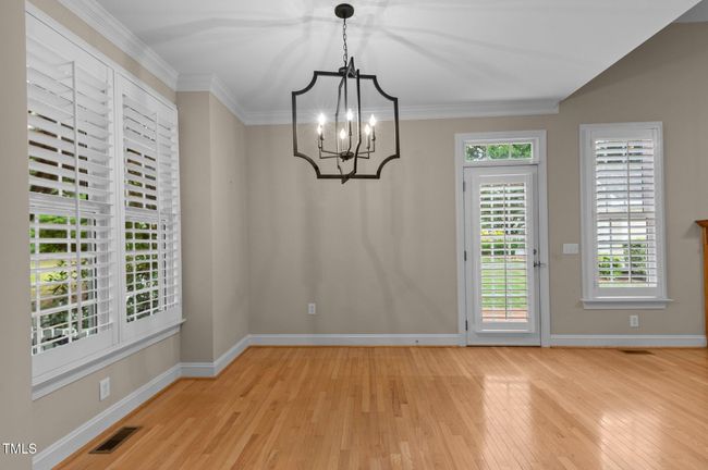Spacious Nook Area | Image 8