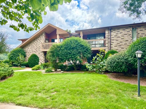 1619 Dover Dr, Waukesha, WI, 53186-6313 | Card Image