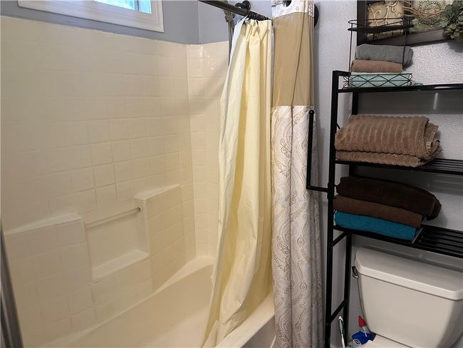 1411 Consuelo St, House other with 3 bedrooms, 1 bathrooms and 2 parking in Alice TX | Image 22