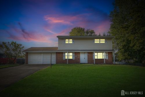 41 Raleigh Rd, Kendall Park, NJ, 08824-1040 | Card Image