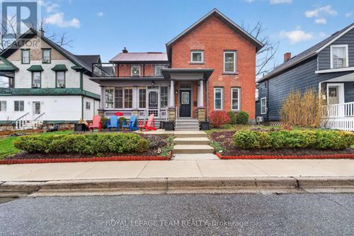 108 South St, Gananoque, ON, K7G1A2 | Card Image