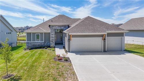 5858 Mccormick Dr, Shawnee, KS, 66226-3617 | Card Image