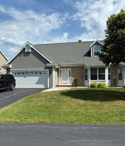2513 Village Lane, OSHKOSH, WI, 54904 | Card Image