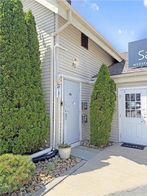 1b2-55 Beach St, Westerly, RI, 02891-2770 | Card Image