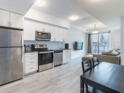 216-9700 9th Line, Markham, ON, L6B1R7 | Card Image