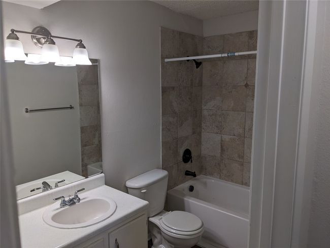 APT-316 - 6008 N Lamar Blvd, Condo with 1 bedrooms, 1 bathrooms and 1 parking in Austin TX | Image 5