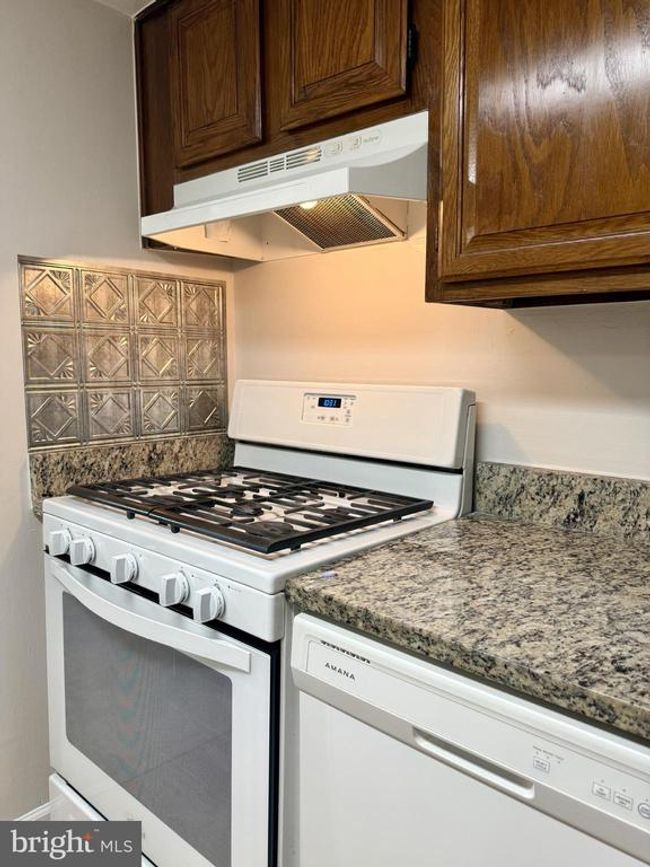 APT-11B - 1520 Northgate Sq, Condo with 2 bedrooms, 1 bathrooms and null parking in RESTON VA | Image 9