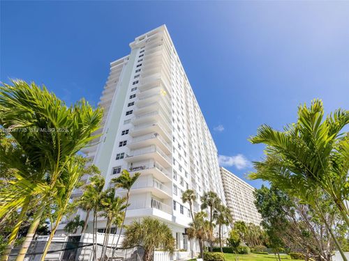 1520-500 Bayview Dr, Sunny Isles Beach, FL, 33160-4780 | Card Image