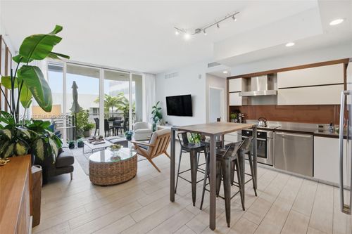 302-2100 Park Ave, Miami Beach, FL, 33139-1753 | Card Image