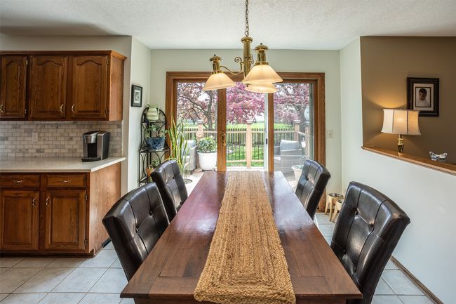 7508 Hickory Ln, Home with 5 bedrooms, 4 bathrooms and null parking in Urbandale IA | Image 9