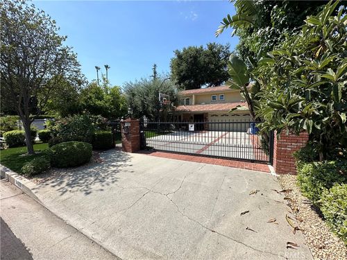 14623 Weddington St, Sherman Oaks, CA, 91411-3852 | Card Image