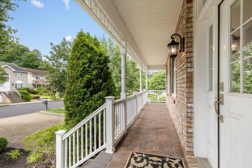 2 Apple Ct, Eastchester, NY, 10709-5540 | Card Image
