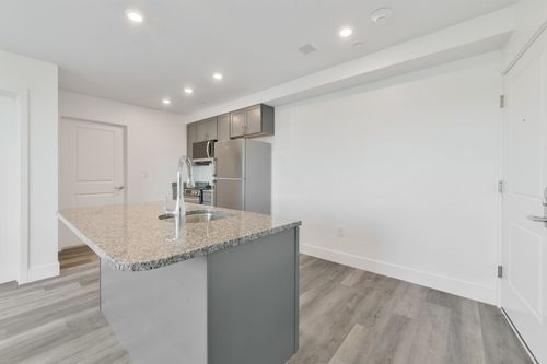 218-585 Essex St, Lynn, MA, 01901-1039 | Card Image