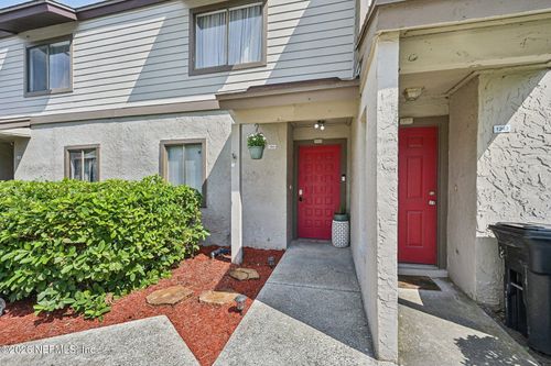 1242-8300 Plaza Gate Ln, Jacksonville, FL, 32217-4497 | Card Image