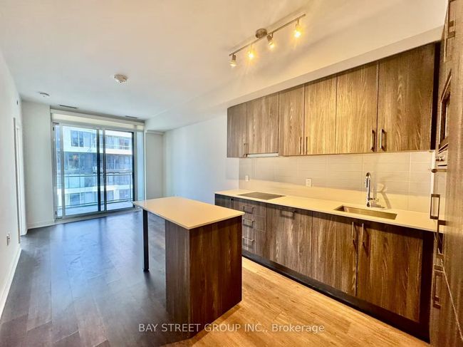 1514 - 27 Bathurst St, Condo with 2 bedrooms, 2 bathrooms and null parking in Toronto ON | Image 5