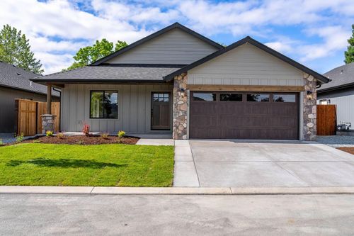 1015 Sw River Mist Ln, Grants Pass, OR, 97527-1405 | Card Image