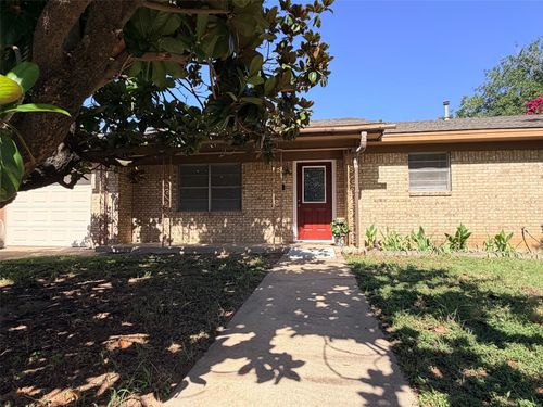 307 N Victor St, Comanche, TX, 76442-2617 | Card Image