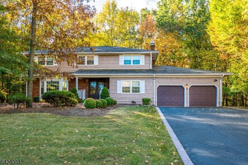 8 Woodmere Rd, North Brunswick, NJ, 08902-1017 | Card Image