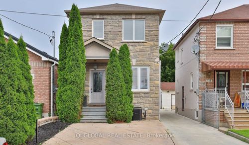 118 Northland Ave, Toronto, ON, M6N2E2 | Card Image