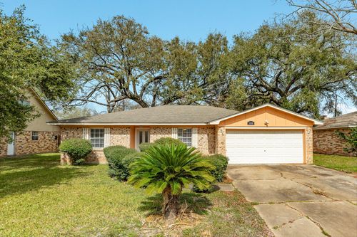 1030 Maple Street, Clute, TX, 77531 | Card Image