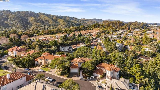 11 La Strada Ct, House other with 5 bedrooms, 5 bathrooms and 2 parking in Burlingame CA | Image 6