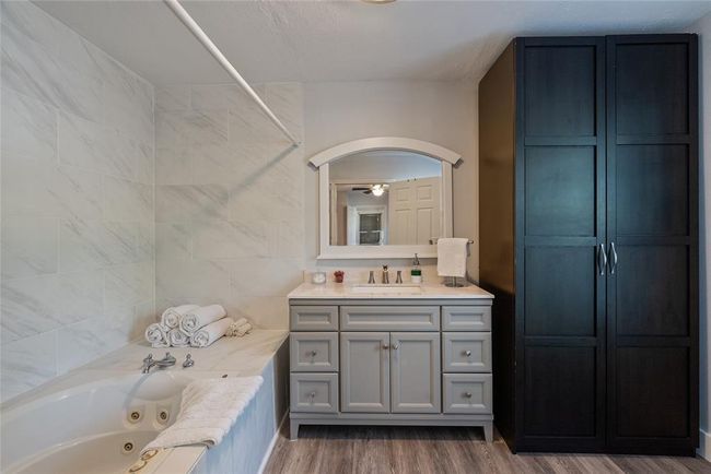 3610 Avenue P 1/2, House other with 3 bedrooms, 2 bathrooms and null parking in Galveston TX | Image 23