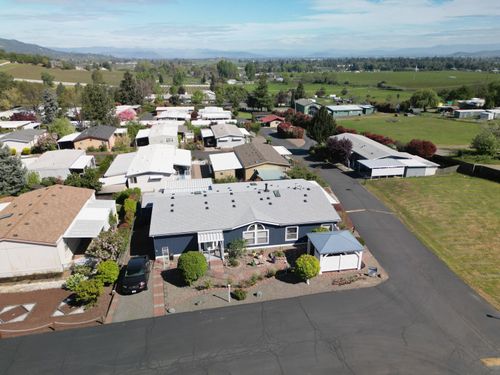 93-3955 S Stage Rd, Medford, OR, 97501-9572 | Card Image
