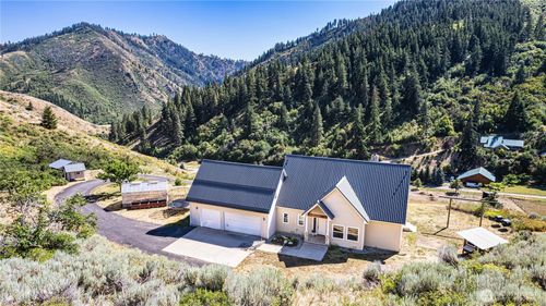 9375 N Fork Rd, Cashmere, WA, 98815-9305 | Card Image