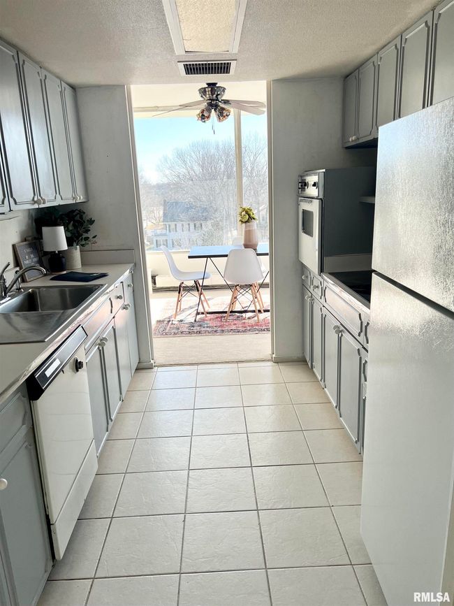 5B - 1337 21 St Ave, Condo with 2 bedrooms, 2 bathrooms and null parking in Rock Island IL | Image 10