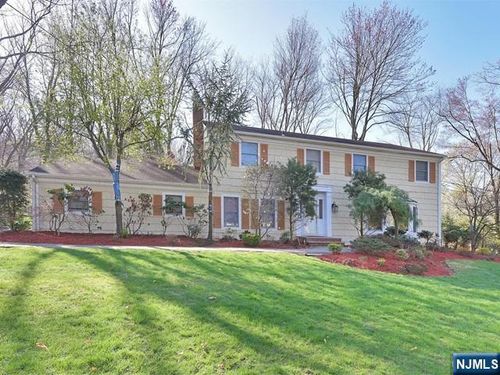 1 Frasco Ln, Norwood, NJ, 07648-2407 | Card Image