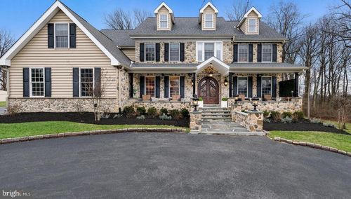 94 Autumn Woods Ln, GLEN MILLS, PA, 19342-8848 | Card Image