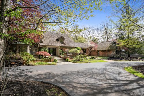 32870 Bingham Ln, Bingham Farms, MI, 48025-2416 | Card Image