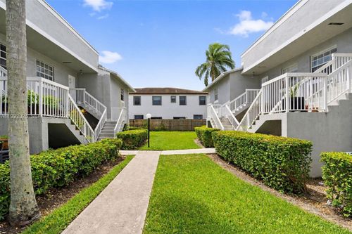 102-422 Ne 210th Circle Ter, Miami, FL, 33179 | Card Image