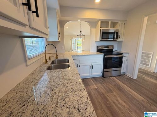 1022 Vestavia Manor Drive, VESTAVIA HILLS, AL, 35216 | Card Image