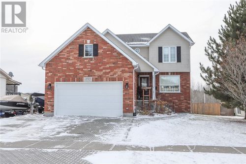 {{alt}} | Card Image