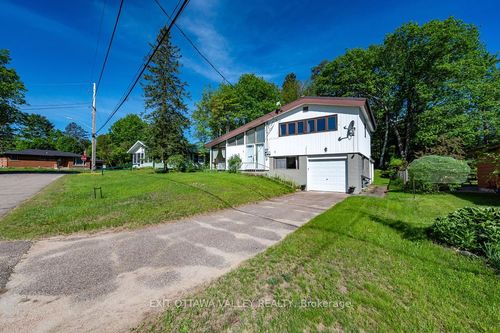 3 Newton Cres, Deep River, ON, K0J1P0 | Card Image