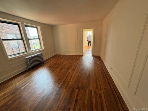 5k-30 Locust Hill Ave, Yonkers, NY, 10701-3051 | Card Image
