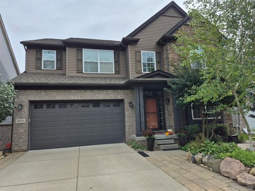 4976 W Stonegate Cir, Lake Orion, MI, 48359-1404 | Card Image