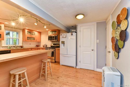 14 Seabird Ave, Spring Valley, NY, 10977-2810 | Card Image