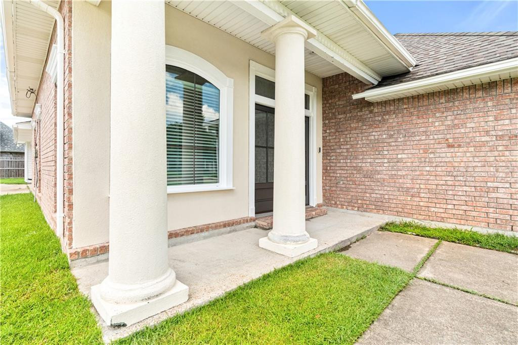 Residential in Laplace 4