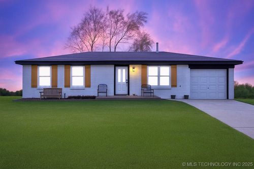 912 Country Club Dr, Hominy, OK, 74035-1565 | Card Image