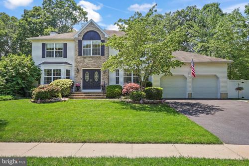 304 Mackenzie Dr, Jackson, NJ, 08527-1184 | Card Image