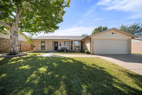 6636 Fair Meadows Dr, Watauga, TX, 76148-1803 | Card Image