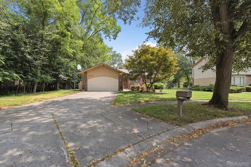 31378 Hillbrook St, Livonia, MI, 48152-3336 | Card Image