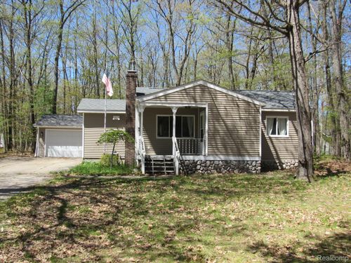 105 Black Squirrel Ct, Roscommon, MI, 48653-9324 | Card Image